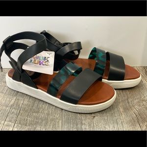 Muk Luks Women’s sandals size 9